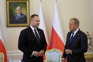 Le Premier ministre polonais Donald Tass et le président Karol Naulocky assisteront à la première réunion officielle au palais présidentiel à Varsovie